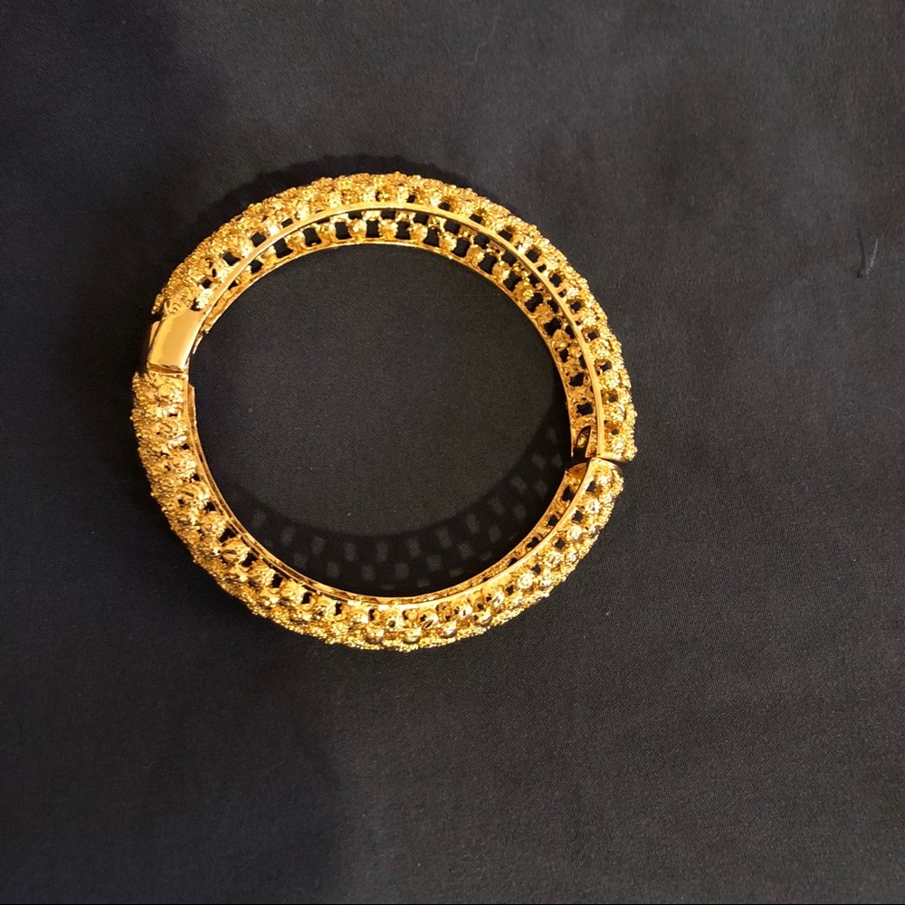 ❌SOLD❌14k Gold Plated Barrel Design Bangle - Picture 2 of 8